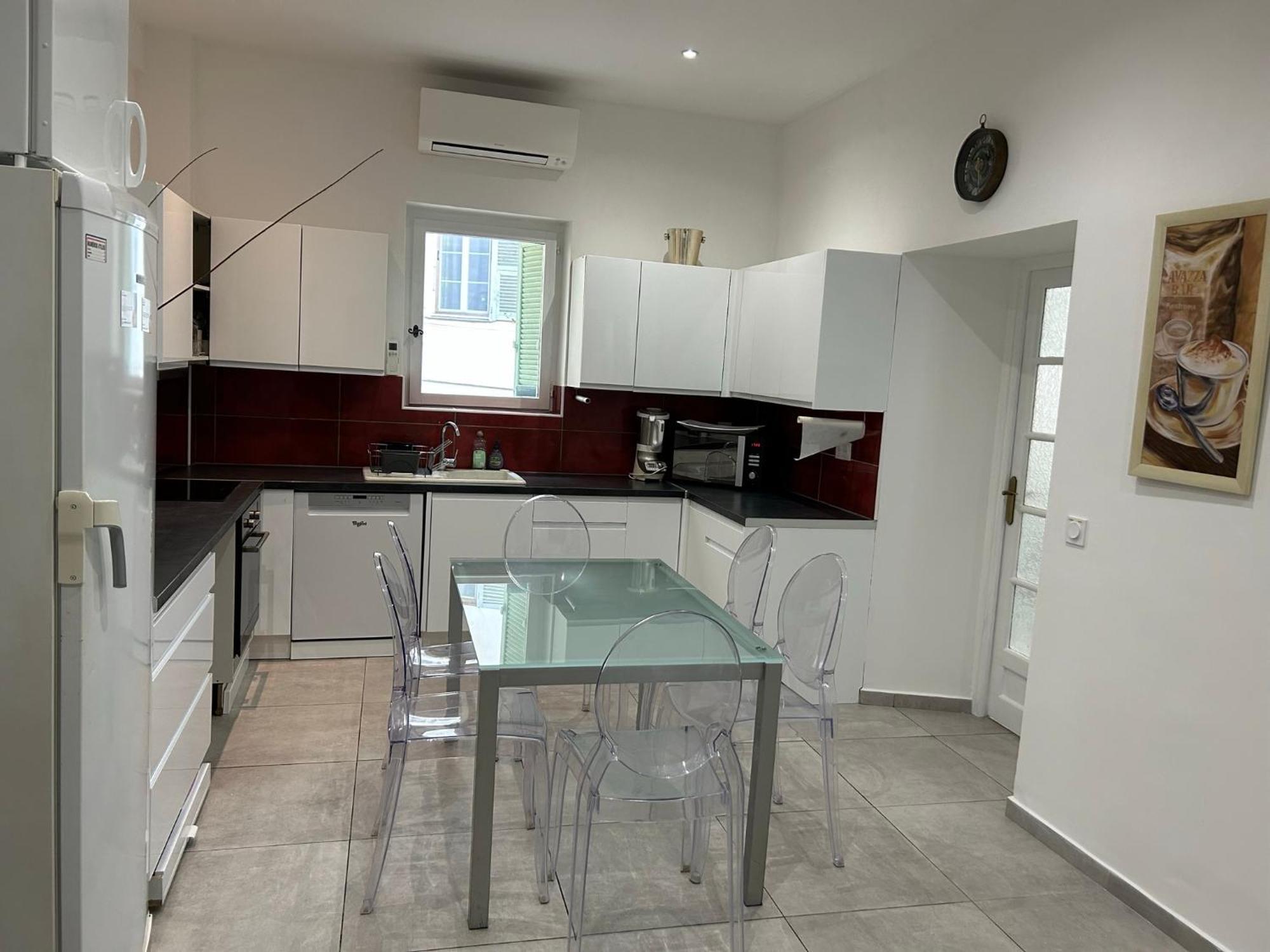 Hyper Centre Apartment